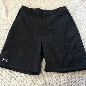 UNDER ARMOUR BOYS GOLF SHORTS